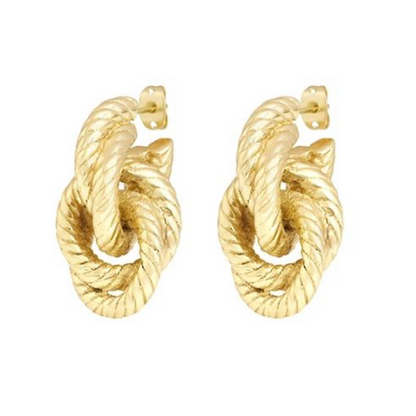 Boucles d’oreilles dorées Dear Charlotte en forme de nœud torsadé, présentées de face sur fond blanc.