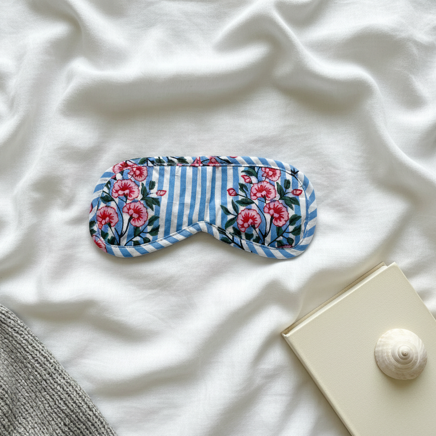 Masque de nuit en voile de coton motif peonie blue, accessoire sommeil femme fait main, Mademoiselle Azalée à Agen