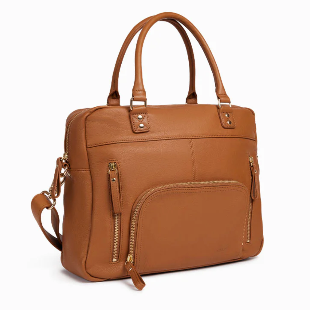 Sac Macy épice Nat & Nin vu de côté, en cuir épice avec poches zippées dorées.